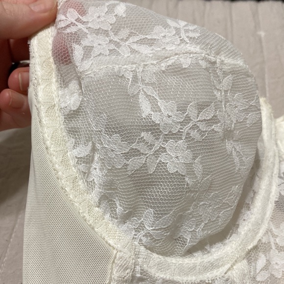 Vintage Beautiful Lace Bustier Bra - 32 D - Picture 3 of 9
